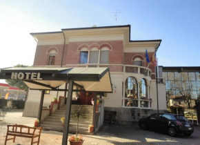 Гостиница Hotel Villa Reale  Арджелато